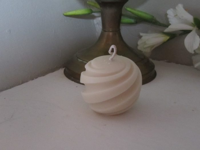 Bougie parfumée Sphère spirale (petit modèle)